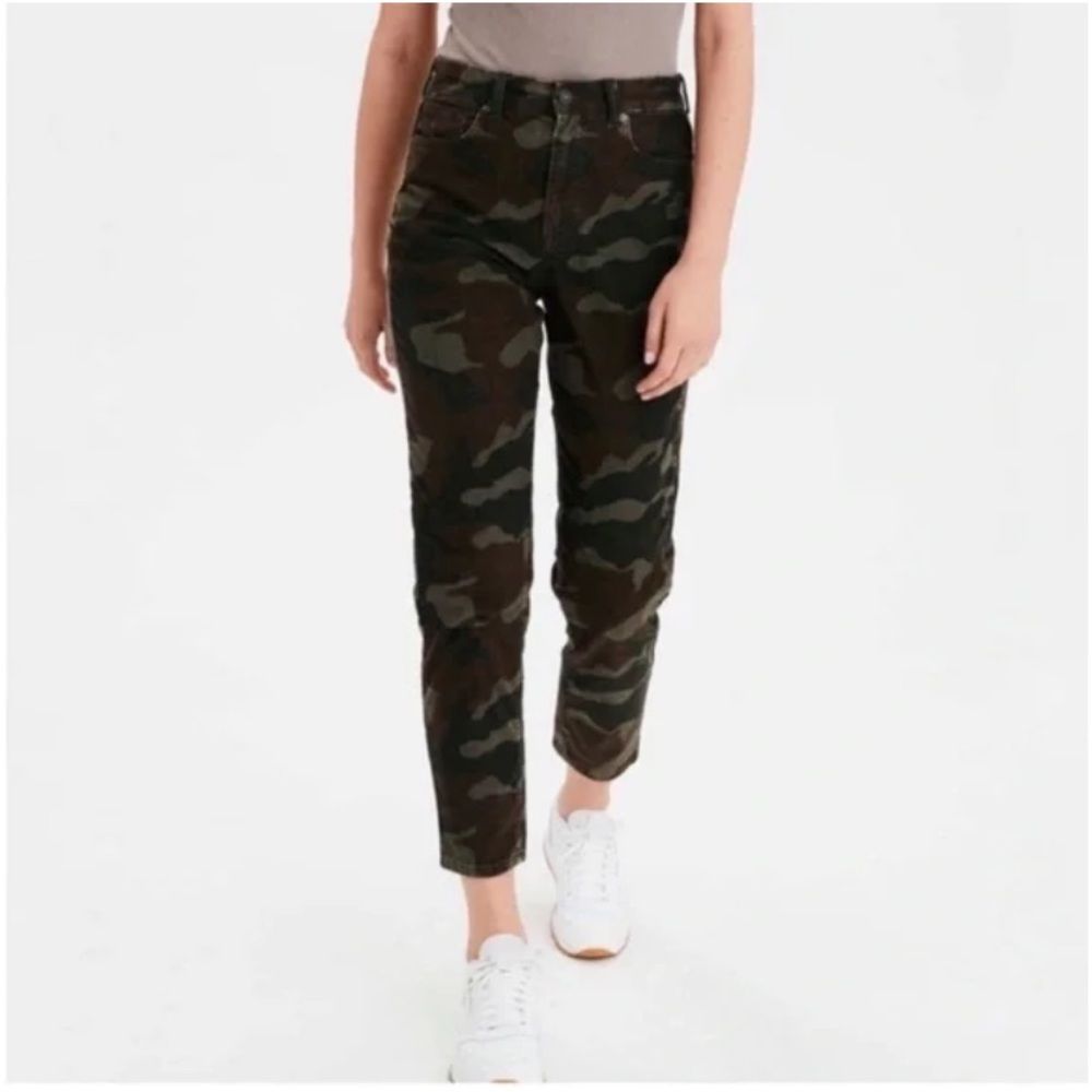 American Eagle Camo Corduroy Mom Jeans High Rise | Size: 4 Regular